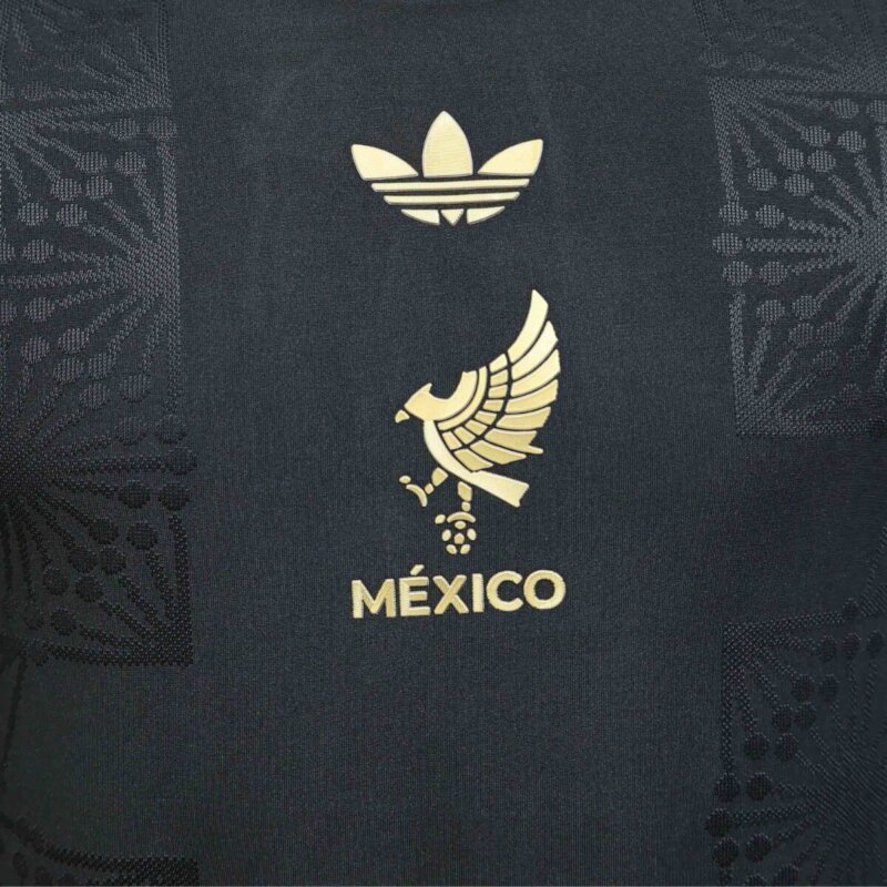 escudo da camisa do méxico titular 2025/2026 preta com detalhes em dourado masculina jogador