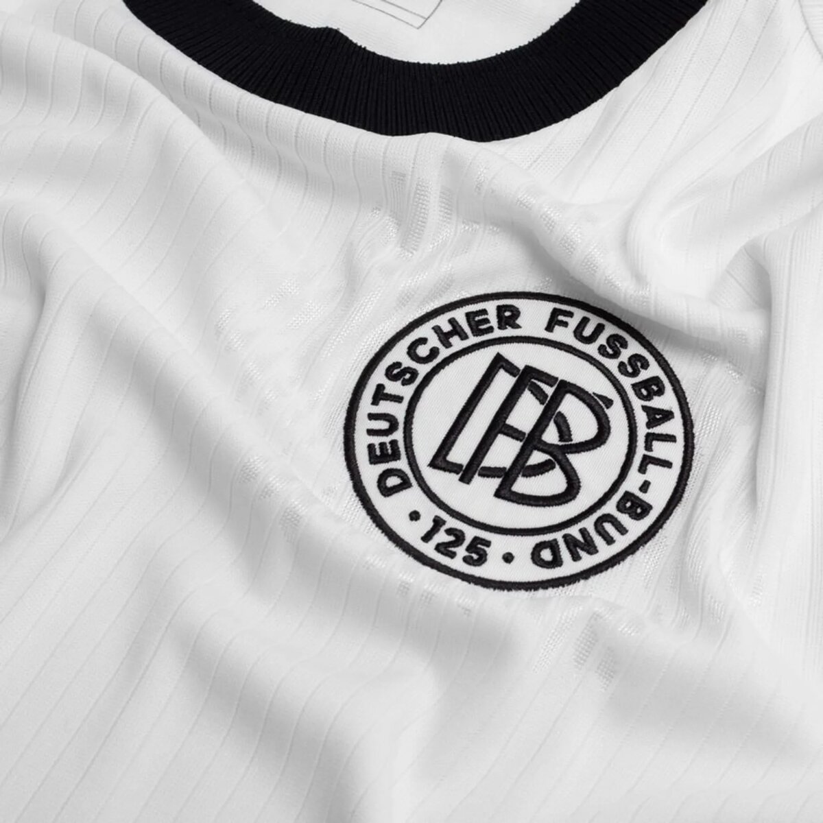 Camisa Alemanha 125 Anos Masculina Torcedor 3 Escudo Camisa Alemanha 125 Anos Masculina Torcedor Branca