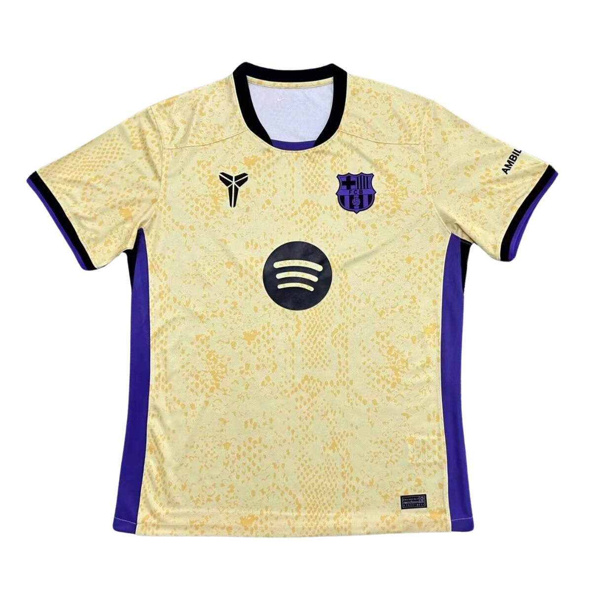 Camisa Barcelona II 25/26 Masculina Torcedor 1 Camisa Barcelona II 25/26 Masculina Torcedor – modelo reserva da temporada 2025-2026, nas cores amarelo-dourado, preto e violeta, inspirada em Kobe Bryant com detalhes exclusivos da Coleção Mamba Barcelona.