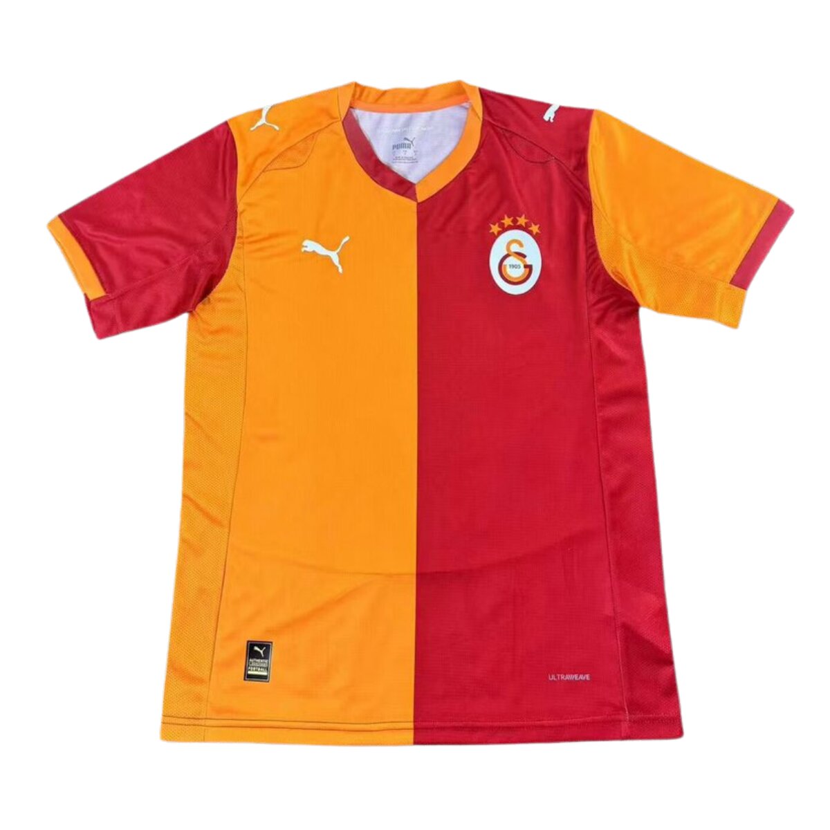 Camisa Galatasaray I 25/26 Masculina Torcedor 1 Camisa Galatasaray I 25/26 Masculina Torcedor com design clássico meio a meio em laranja e vermelho.