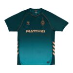 Camisa Werder Bremen III 25/26 Masculina Torcedor em verde escuro com degradê, detalhes em cobre e escudo comemorativo de 60 anos do título alemão.