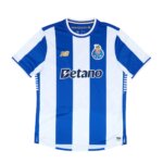 Camisa do Porto 2025/26 - Uniforme Titular Masculino em azul e branco, com listras verticais, gola redonda e detalhes dourados de aniversário