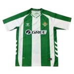 Camisa Real Bétis I 25/26 Masculina Torcedor com listras verdes verticais e gola V personalizada, homenagem à cidade de Sevilha.