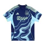 Camisa Ajax II 25/26 Masculina Torcedor em azul marinho com detalhes verdes e grafismo inspirado nos canais de Amsterdã.