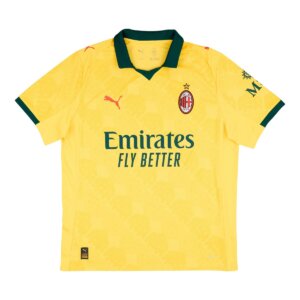 Camisa Milan III 25/26 masculina torcedor com estampa amarela vibrante e gola verde, destaque para padrão com monograma ACM repetido.