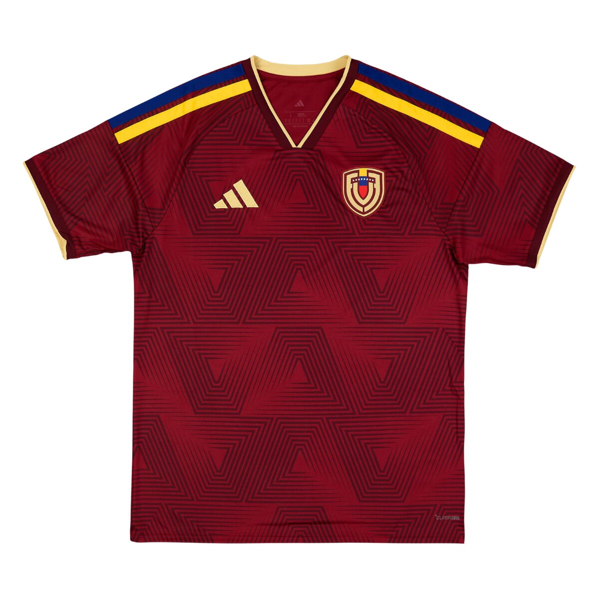 Camisa Venezuela I 26/27 Masculina Torcedor 1 A Camisa Venezuela I 26/27 Masculina Torcedor traduz a alma da seleção conhecida mundialmente como La Vinotinto. Desenvolvida para a temporada 2026/2027, esta camisa titular reforça a identidade venezuelana ao unir natureza, cultura e paixão pelo futebol em um design marcante. A tradicional base vinho domina o visual e recebe um grafismo em tom mais escuro, inspirado nas imponentes montanhas Tepui, um dos maiores símbolos naturais do país. Esse padrão cria profundidade visual e transmite força, resistência e conexão com as raízes venezuelanas. A gola em V traz acabamento refinado com detalhes dourados, mesma aplicação presente nos punhos, elevando o nível de sofisticação do uniforme. Nas mangas, as três listras nas cores da bandeira da Venezuela amarelo, azul e vermelho adicionam orgulho nacional e personalidade ao manto. No peito, o escudo da Federação Venezuelana de Futebol (FVF) aparece em destaque no lado esquerdo, enquanto na nuca o apelido “La Vinotinto” reforça a identidade e a história da seleção. A Camisa Venezuela 26/27 é ideal para torcedores apaixonados que desejam vestir um uniforme que vai além do futebol, representando pertencimento, tradição e amor pela seleção.